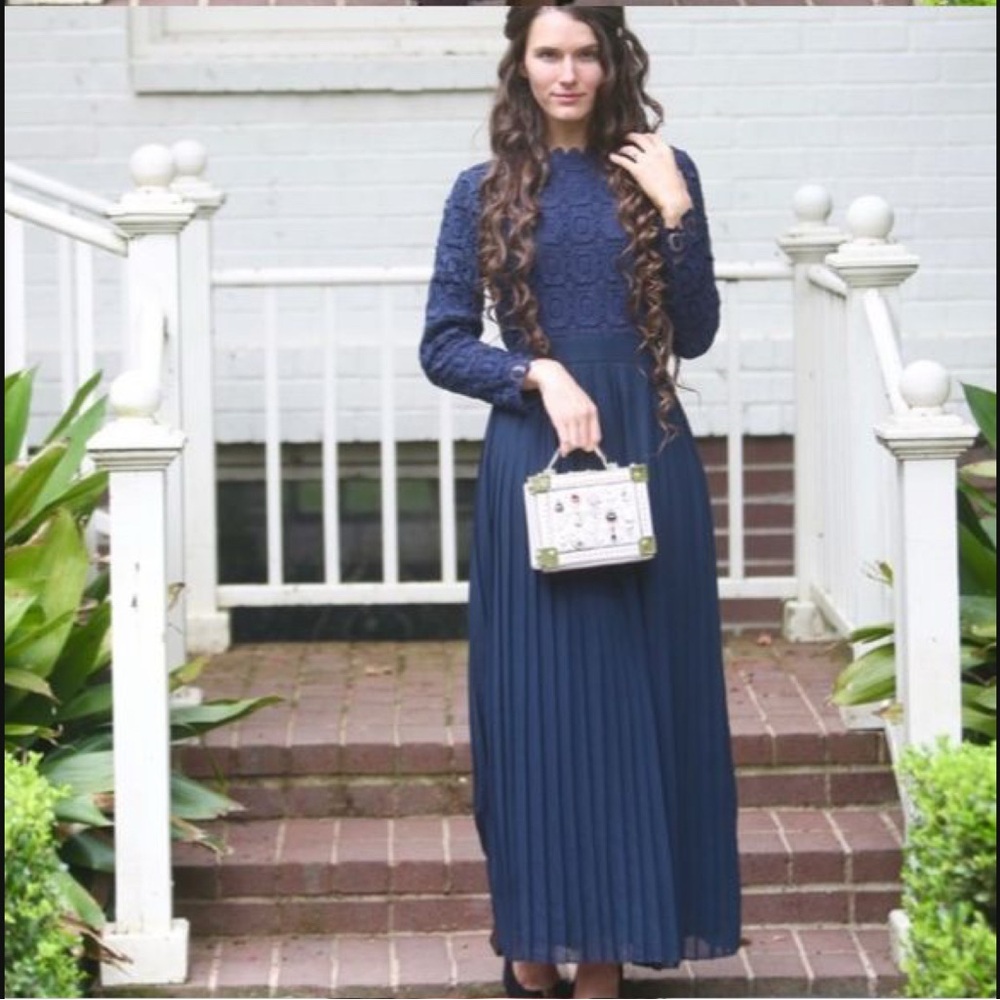 ISO Stroll at the Manor dress!!